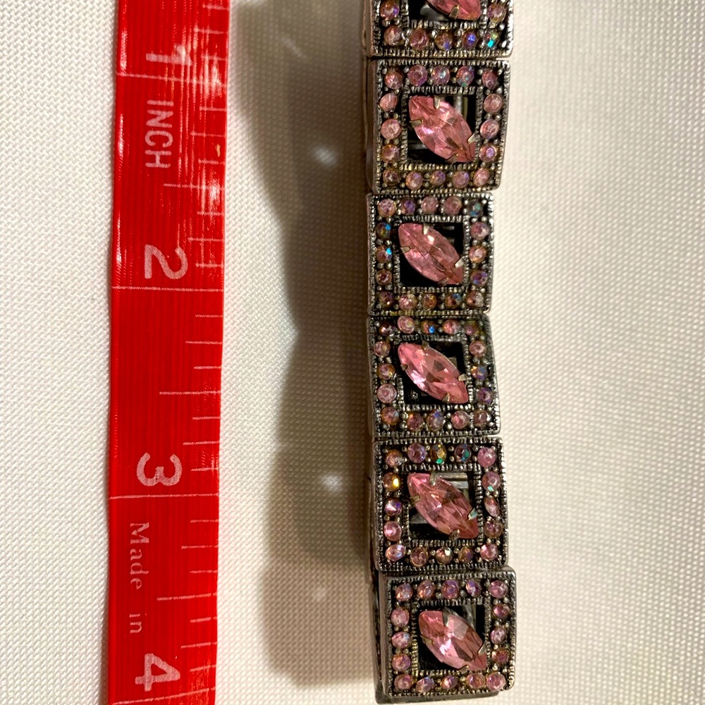 Silver stretchy bracelet, with pink crystals